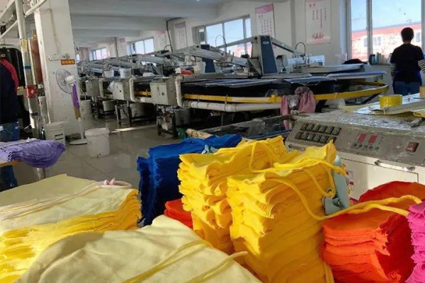 秋冬面料开始陆续打样下单,数量较往年同期明显减少