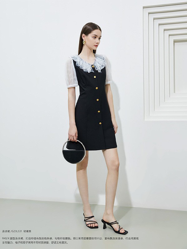 周末出游怎么穿?爱依莲女装来教你!