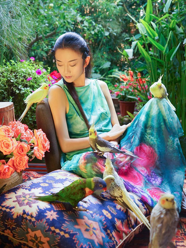 经济不好,大家兜里没钱了,要不要做低价市场?消费是在降级吗?