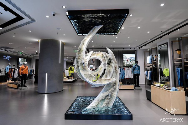 始祖鸟西安赛格国际购物中心店新装亮相!