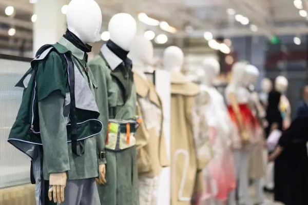 32个粤港澳时装品牌同台亮相,大湾区时尚巡回展首站登陆广州