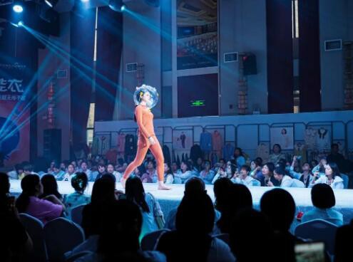 “心成长,爱客户”—桃花季2023秋冬新品发布会暨订货会圆满落幕!