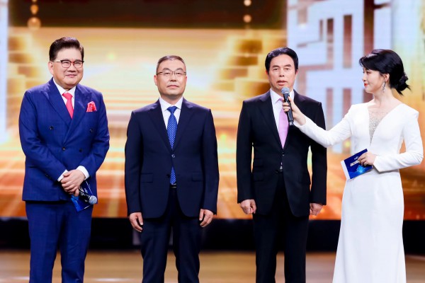 波司登亮相2023年中国品牌日晚会,展现新时代中国品牌的领先风貌