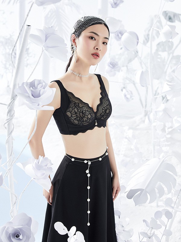 开店到底怎么选址?内衣店开店是选择街边店还是商场店?