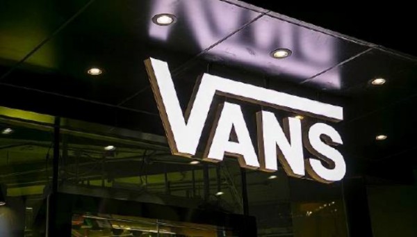 Vans母公司VF集团2022年Q4财季亏损超2亿美元