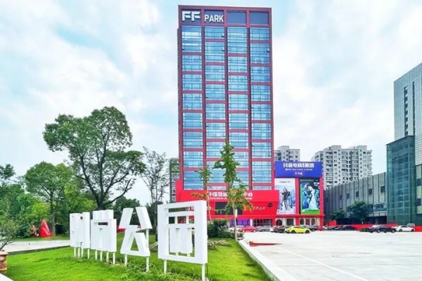 平湖羽绒服抖音电商签订《绿色直播倡议书》