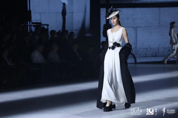 《南海有花》上久楷·边惠中2023高级成衣发布会华丽绽放2023盛泽时尚周