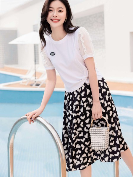 女装店夏装不要随意清仓,越是清仓促销越没客户!