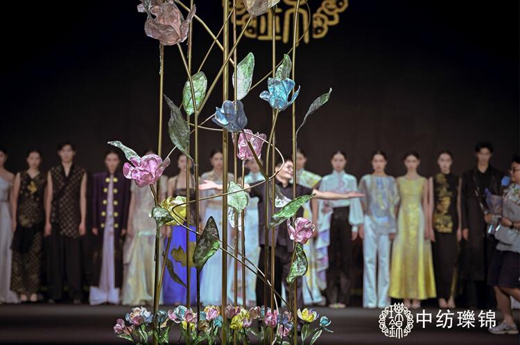 “郁”见瓅锦:当郁金香邂逅非遗织锦,共谱国风时尚新篇