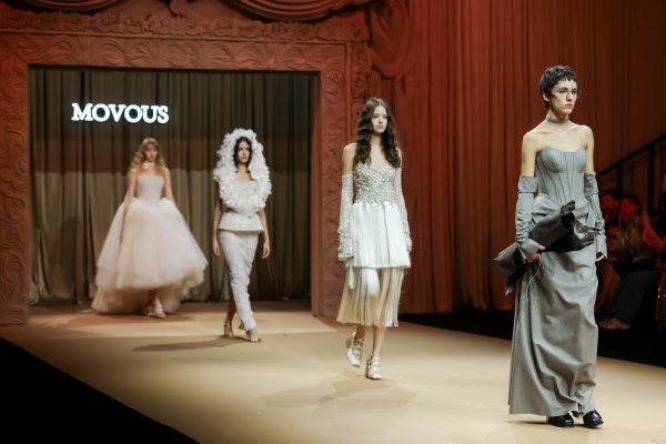 秀场直击｜MOVOUS 2026SS《未寄的诗》:一封写给未来的信,在上海缓缓开启