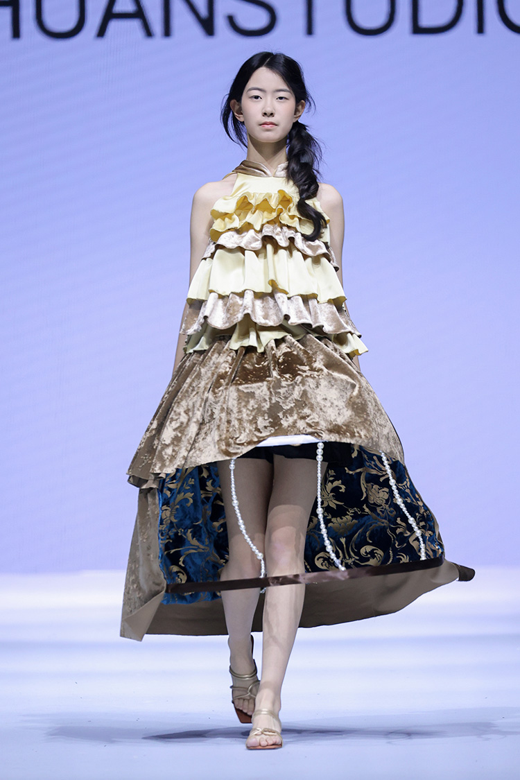 三两喜欢 | 7-14岁小设计师群体2025AW KIDSWEAR上海时装周发布会