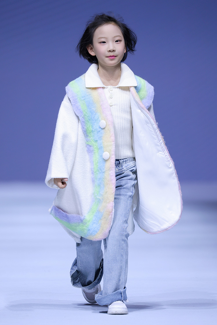 三两喜欢 | 7-14岁小设计师群体2025AW KIDSWEAR上海时装周发布会