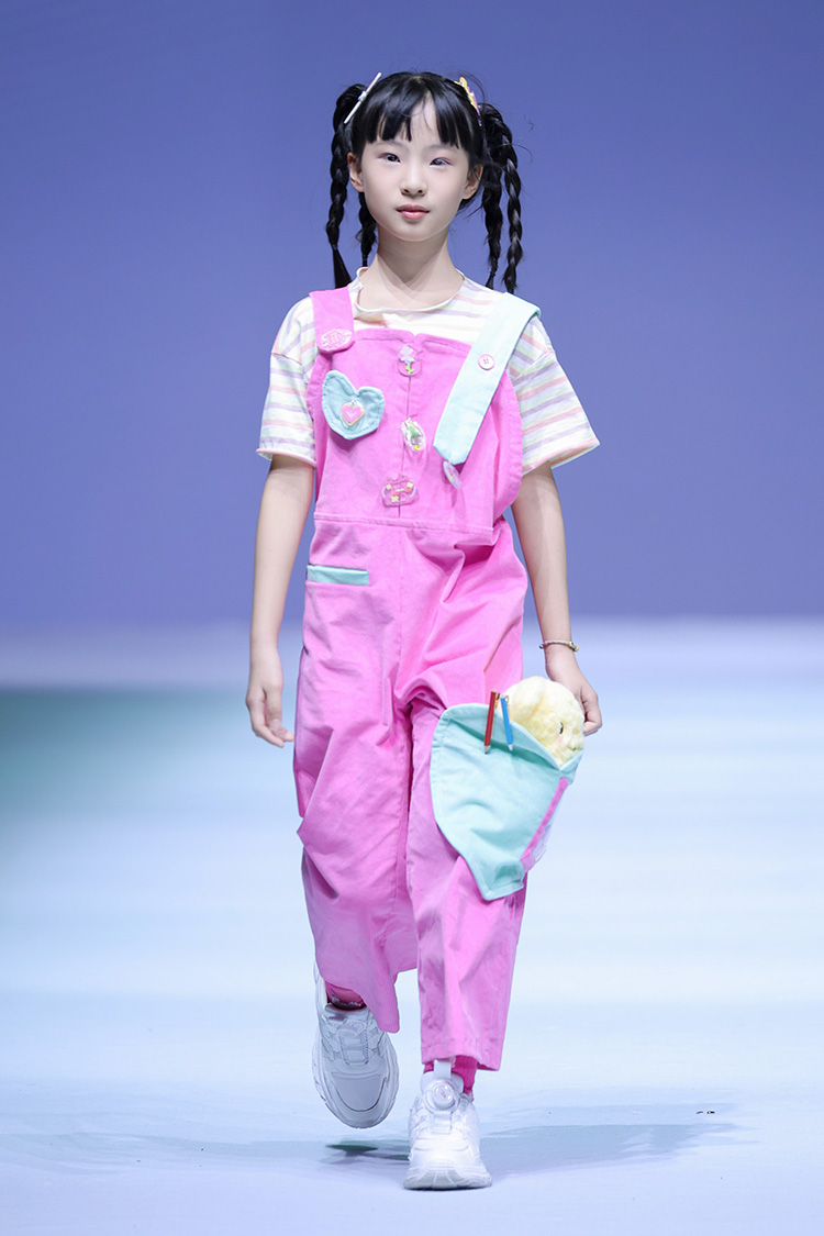 三两喜欢 | 7-14岁小设计师群体2025AW KIDSWEAR上海时装周发布会