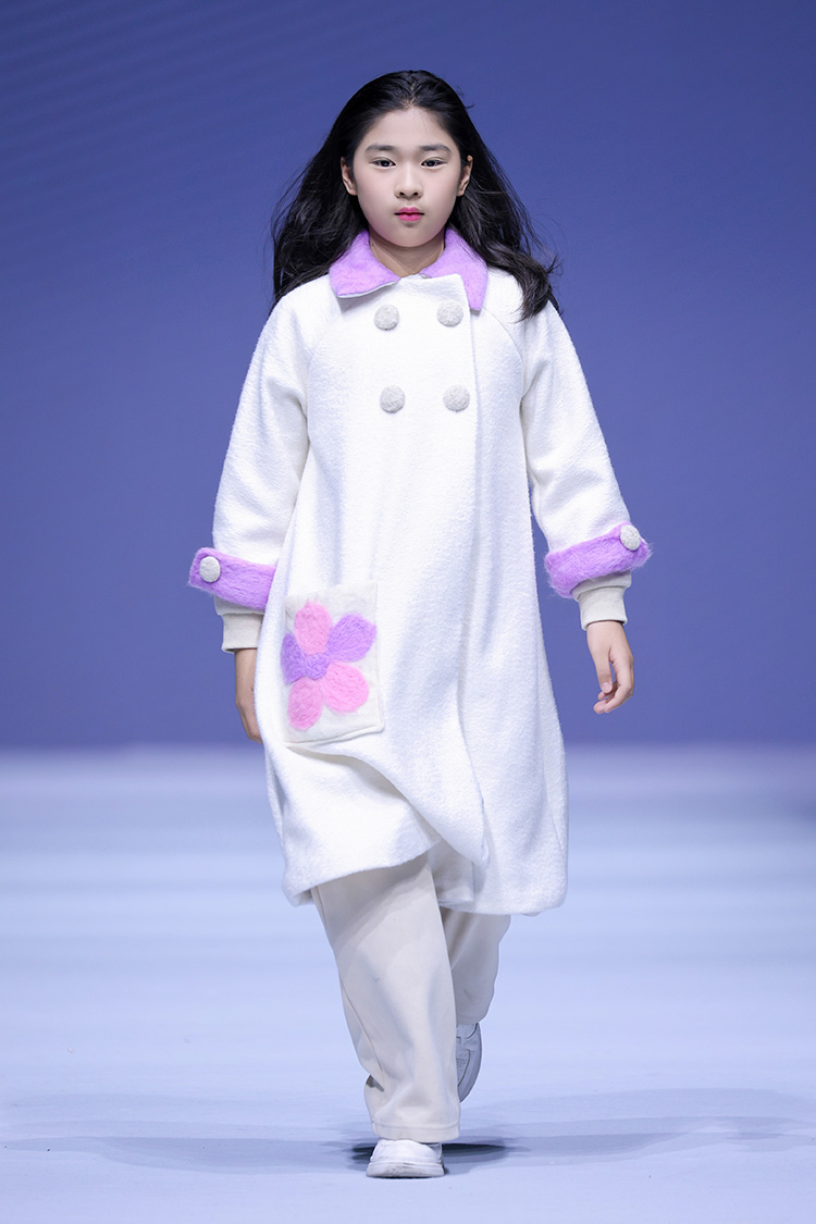 三两喜欢 | 7-14岁小设计师群体2025AW KIDSWEAR上海时装周发布会