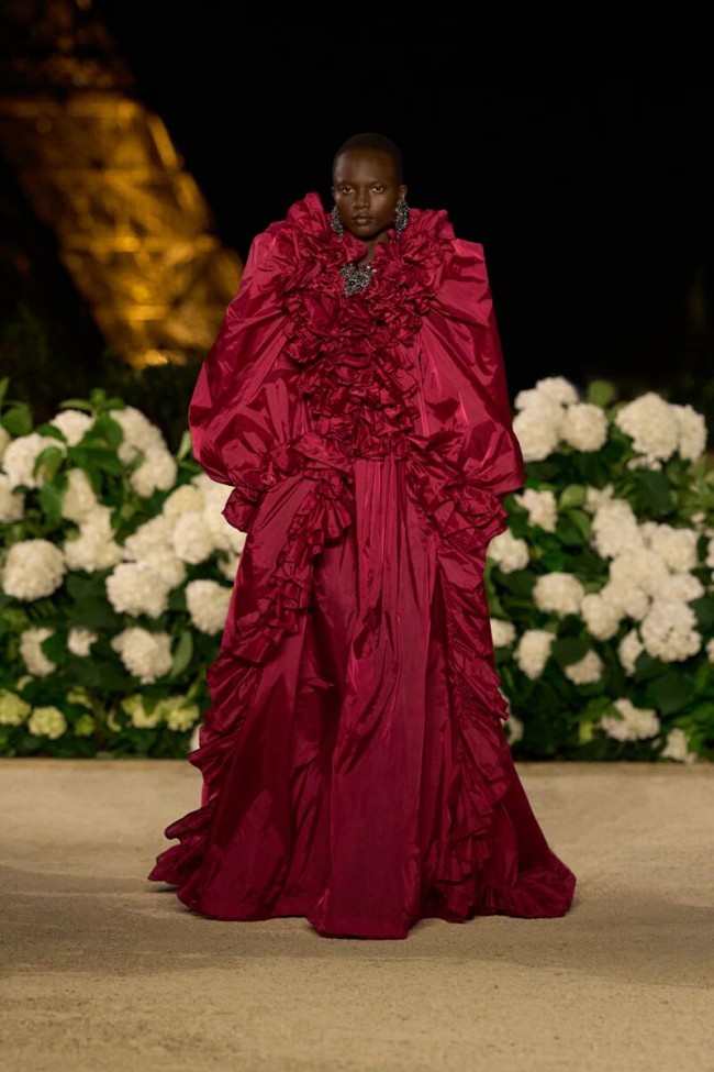 时装周值得一写｜Saint Laurent 的夜色剧场