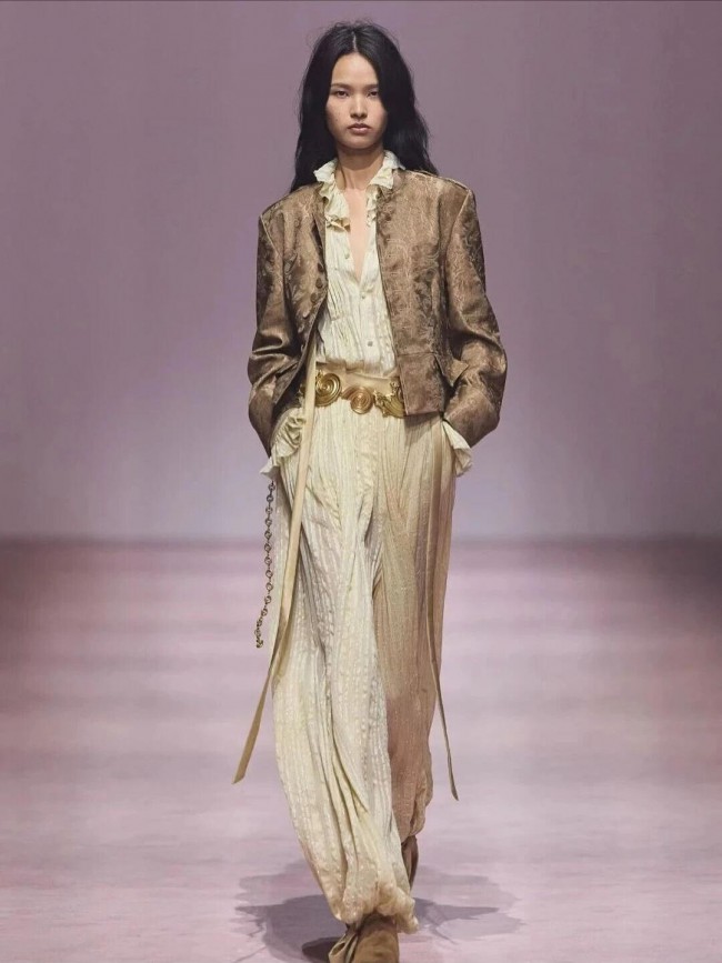 上海时装周交出中场答卷