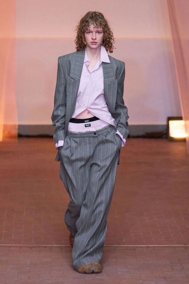 本季粉色的四种优雅穿搭方式