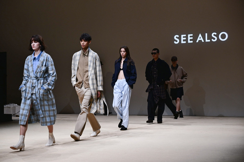 SEE ALSO随性叠穿演绎经典,“解构永恒之境”惊艳上海时装周