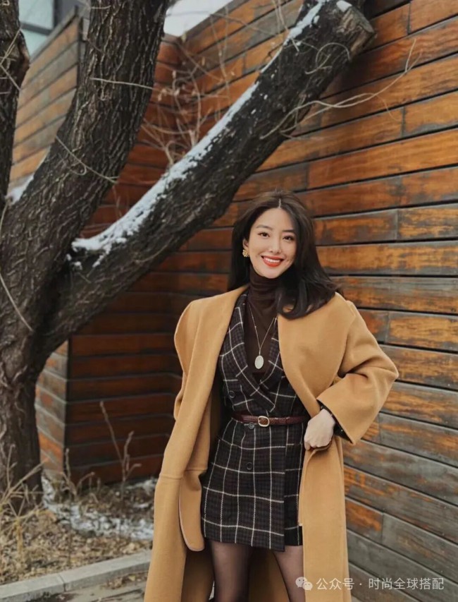 大衣+裙子”才是今年秋冬最美搭配,好看到犯规!