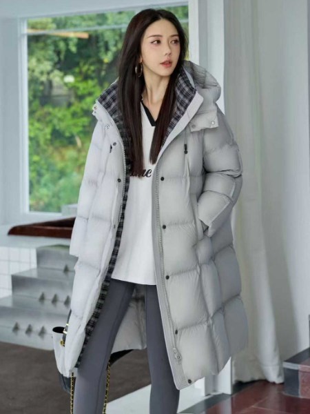 爱依莲2025冬羽新篇:解锁温暖与时尚的双重密码