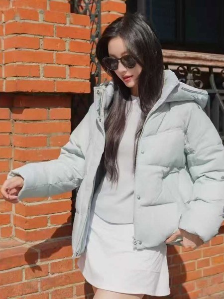 爱依莲2025冬羽新篇:解锁温暖与时尚的双重密码