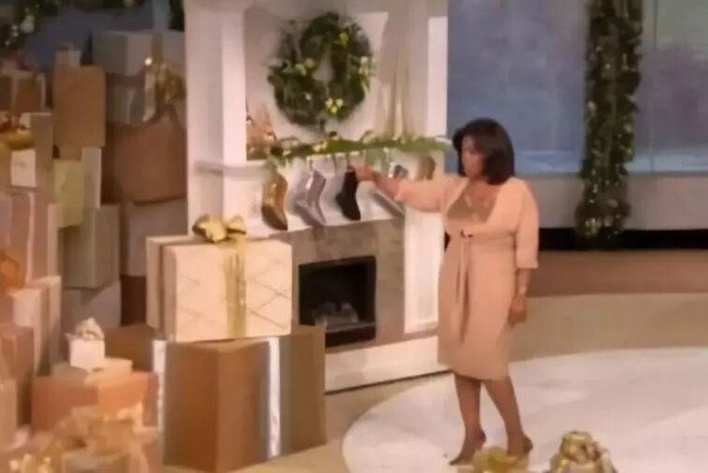 千元一双,好莱坞捧红的“丑鞋”鼻祖,被中国小村庄打败?