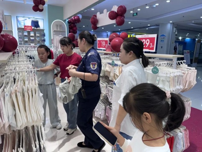 寒冬不 “肿”!都市新感觉保暖系列:轻薄即暖解锁轻时尚,4000 + 门店背后的财富密码