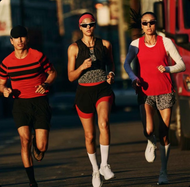 耐克,Lululemon 跑步服饰革新:科技面料与日常时装化双向融合
