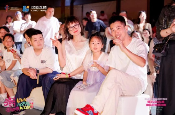 潮涌汉正 汉潮破浪丨第九届汉正街国际服装博览会暨2026龙腾国际时尚男装周在汉正街启幕