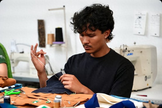 从优衣库到Zara,服装品牌用针线“缝”住Z世代的心