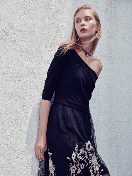 华丹尼2019秋冬装女装