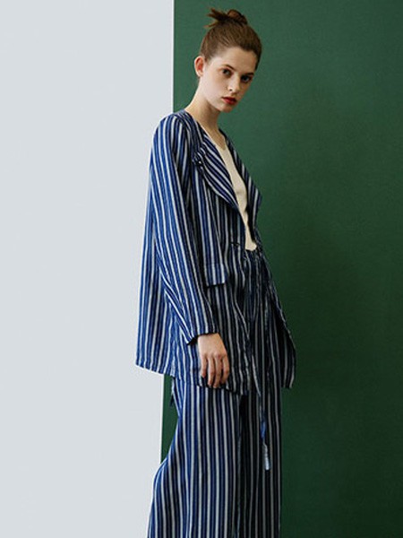 伊思君凯2019秋冬装女装