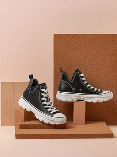 他她2019新款女鞋