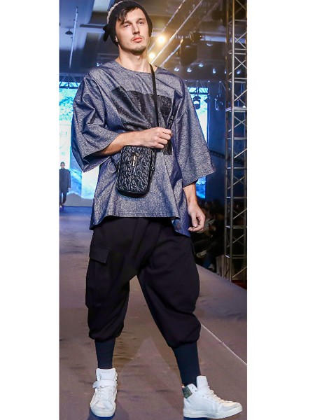 恒亮2019新款休闲装