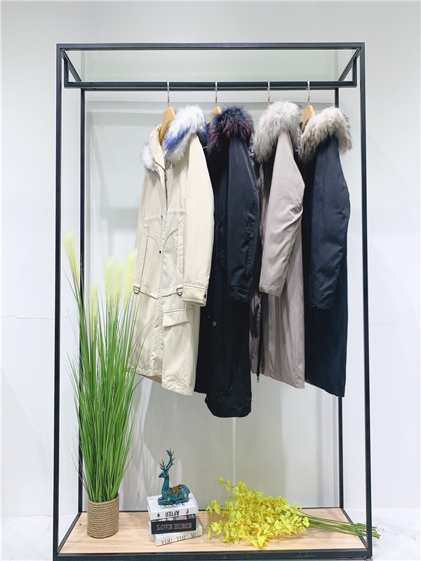 2019秋冬装艾莱韵19年冬季新款女装 年轻时尚