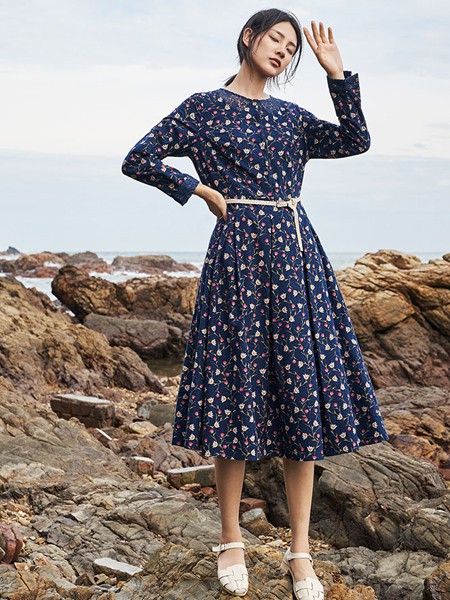 依伽依佳2019秋冬装女装