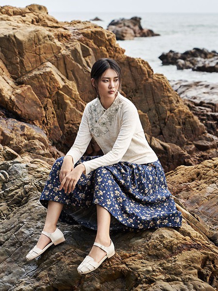 依伽依佳2019秋冬装女装