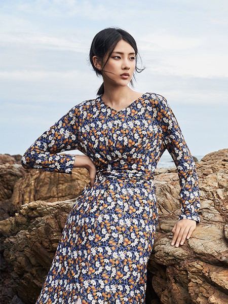 依伽依佳2019秋冬装女装