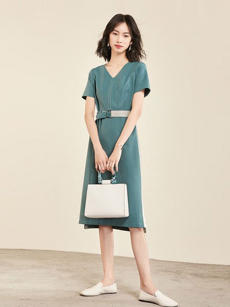 樱花蔓舞2019新款女装