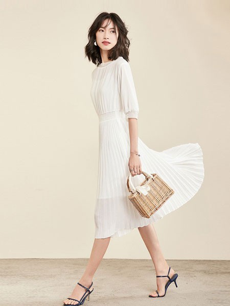 樱花蔓舞2019新款女装