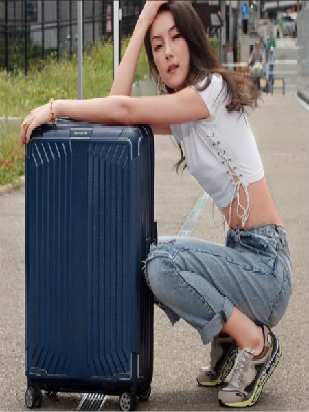 新秀丽2019新款箱包皮具