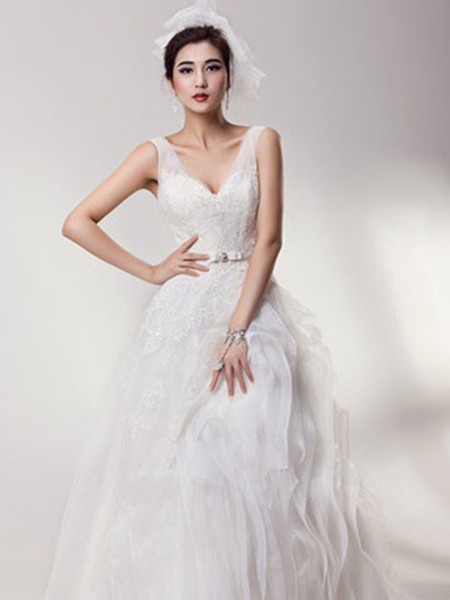 伊玲婚纱女装