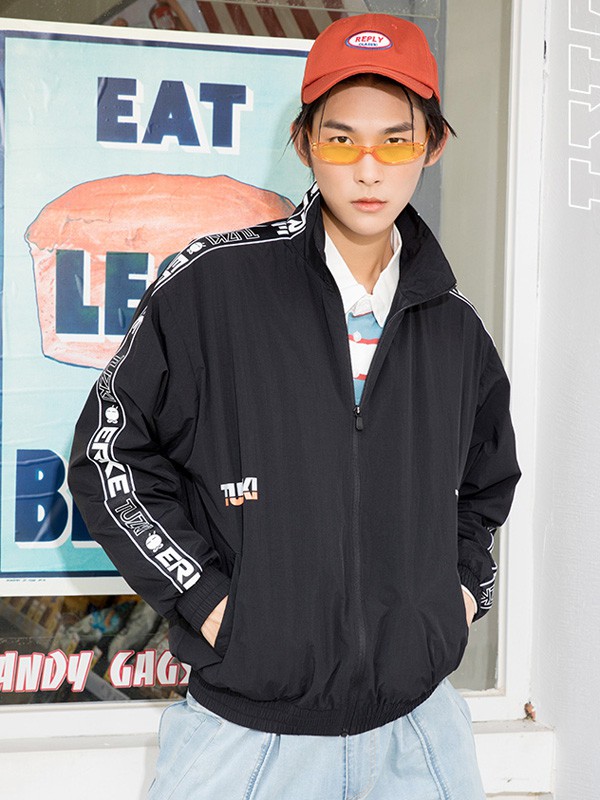 鸿星尔克运动装