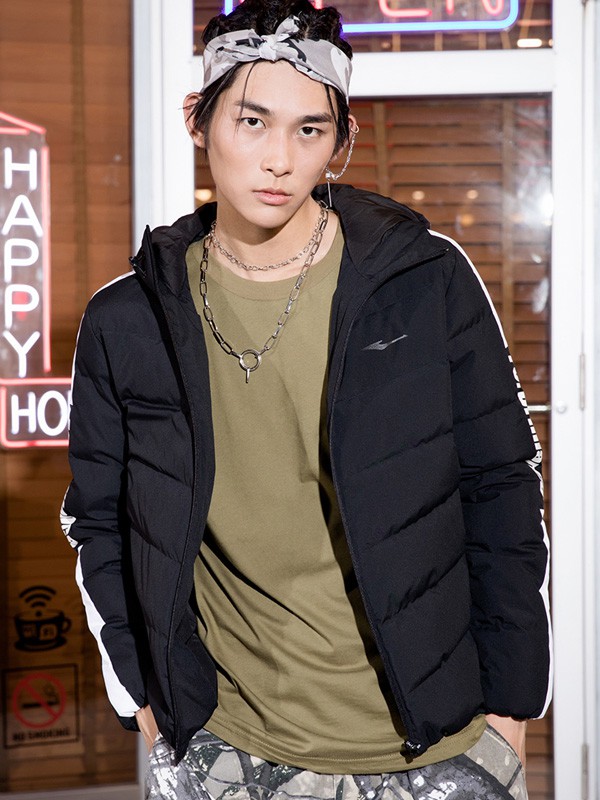 鸿星尔克运动装