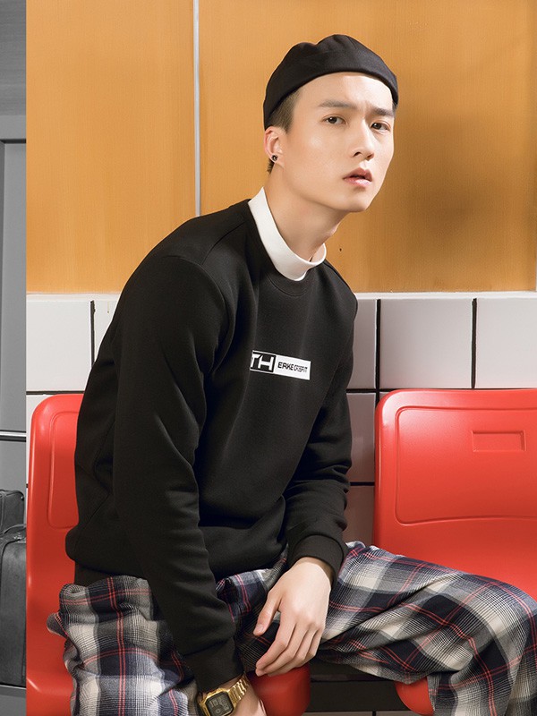 鸿星尔克运动装