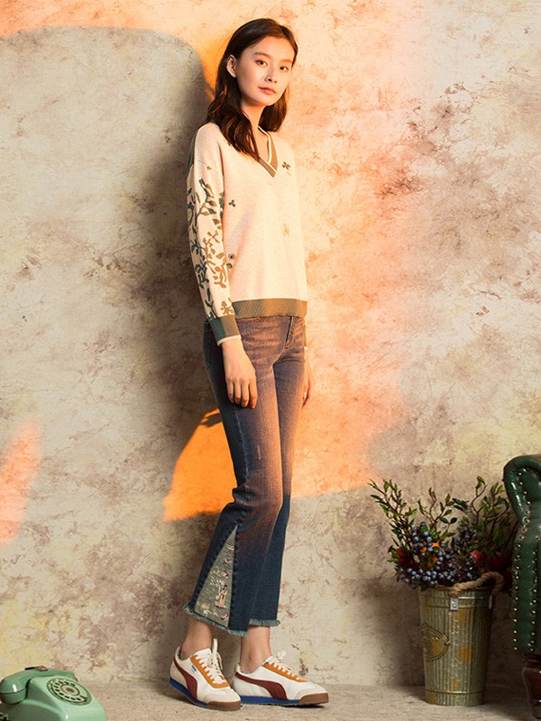 非鱼女装2020秋冬季米色印花针织衫