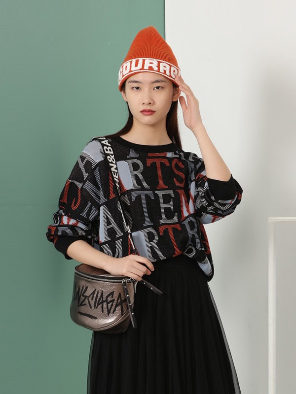 芊之美2020秋冬季黑色图案毛衣