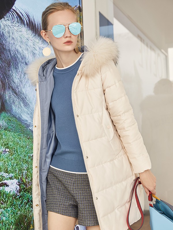 藏九2020秋冬季白色带毛领羽绒服