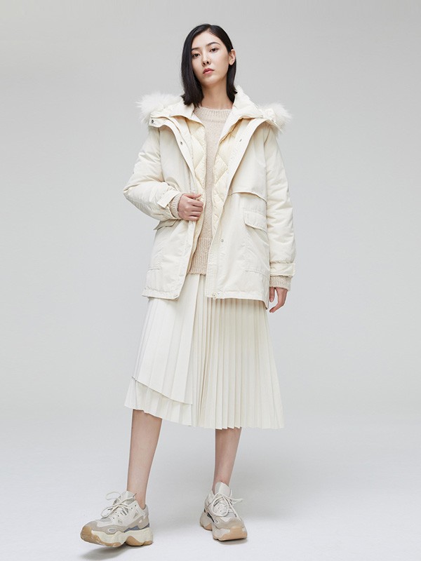 me&city2020秋冬季白色带毛领羽绒服