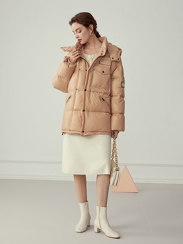 范思蓝恩女装2020秋冬季卡其色宽松羽绒服